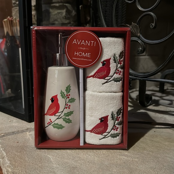 NWT Avanti Red Cardinal Soap Lotion Dispenser and Matching Fingertip Towels Set - Picture 5 of 6